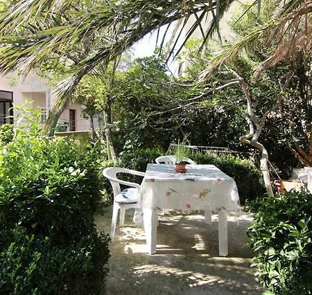 Eco-Apartments With Nice Garden Baška Voda المظهر الخارجي الصورة