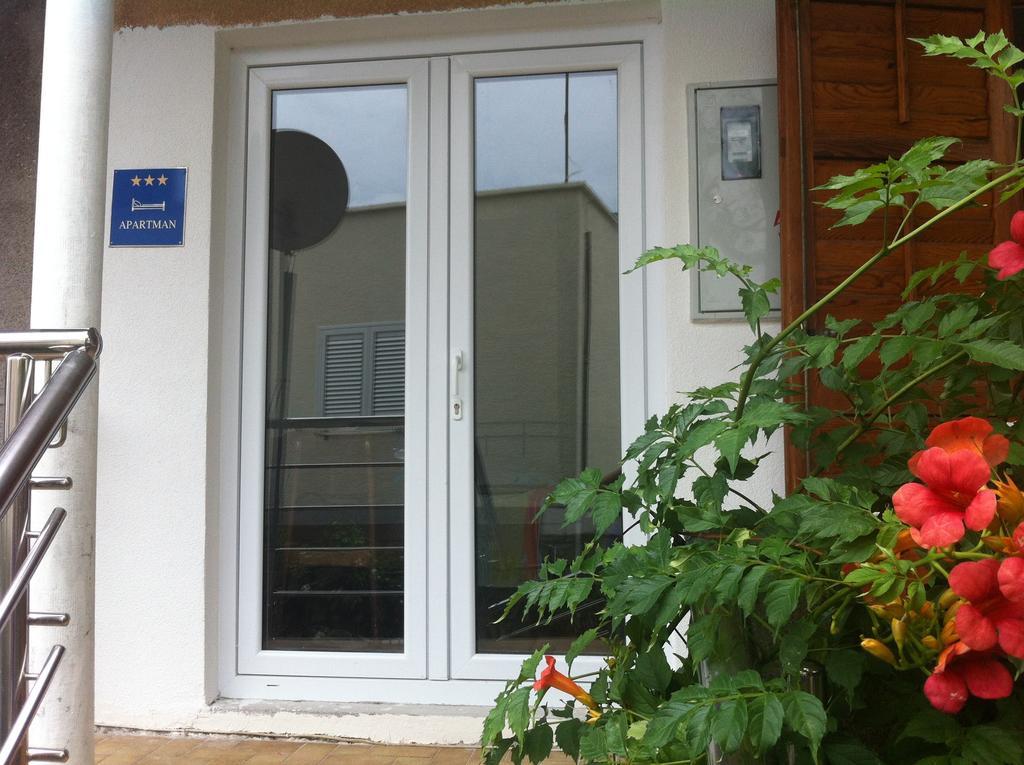 Eco-Apartments With Nice Garden Baška Voda الغرفة الصورة
