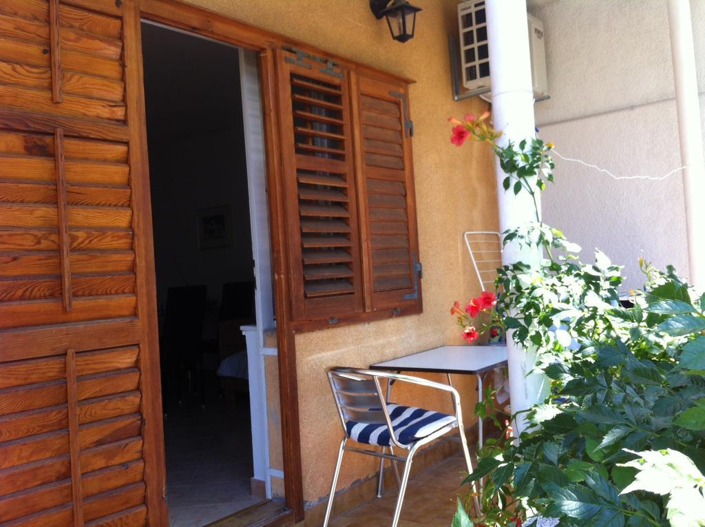 Eco-Apartments With Nice Garden Baška Voda الغرفة الصورة