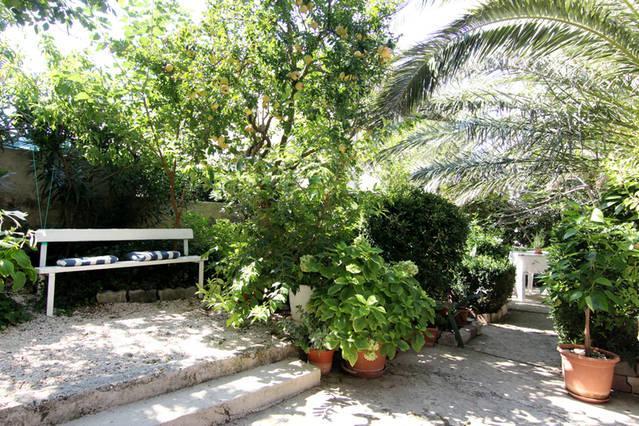 Eco-Apartments With Nice Garden Baška Voda المظهر الخارجي الصورة