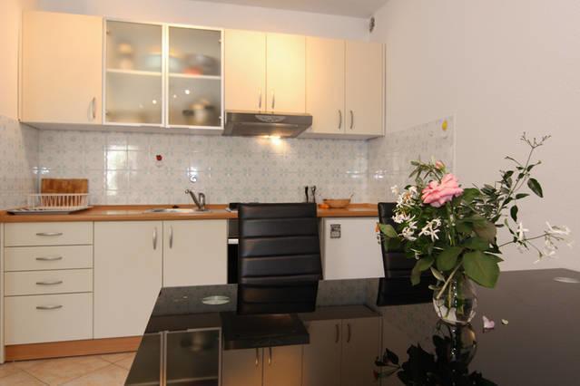 Eco-Apartments With Nice Garden Baška Voda المظهر الخارجي الصورة
