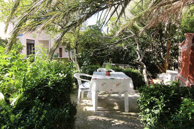 Eco-Apartments With Nice Garden Baška Voda المظهر الخارجي الصورة