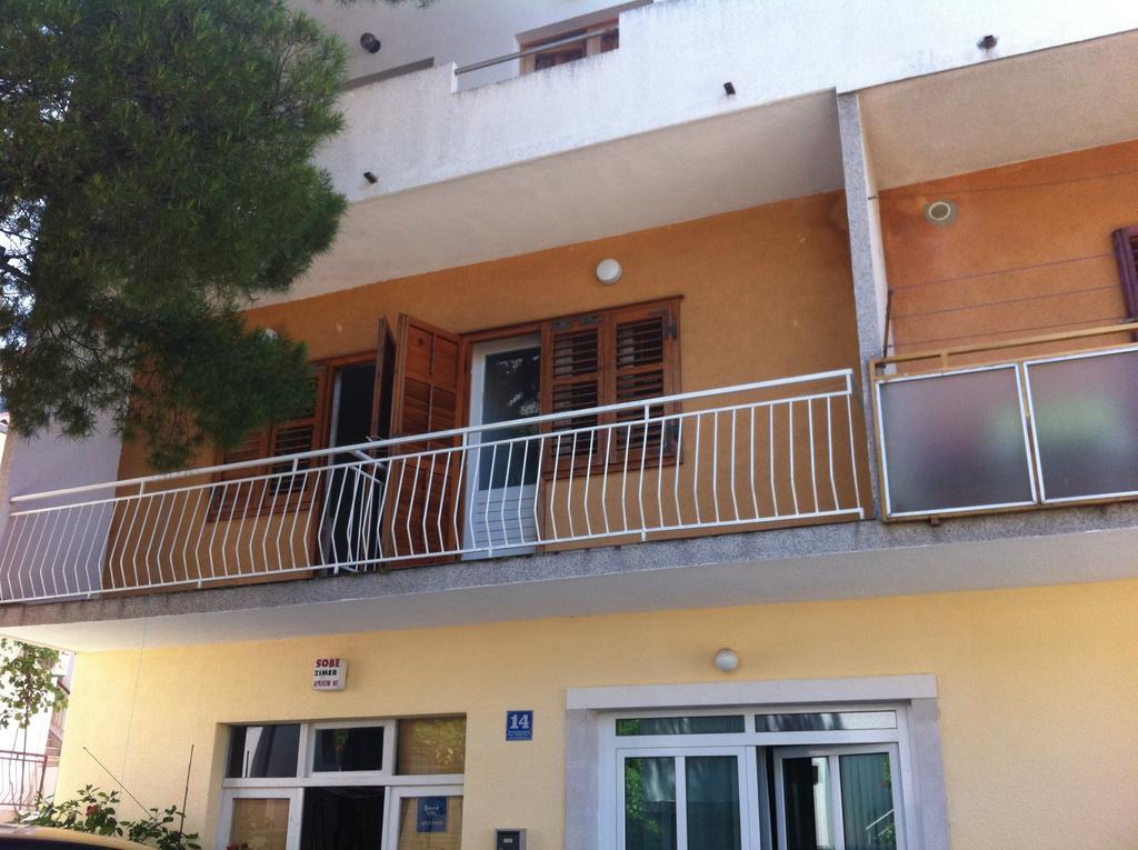 Eco-Apartments With Nice Garden Baška Voda الغرفة الصورة